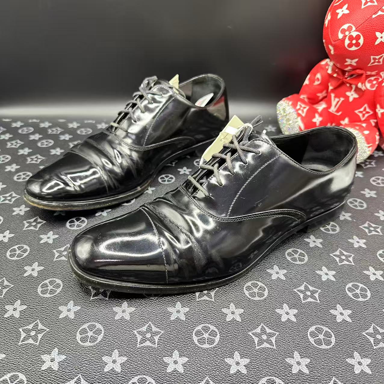 95新 Prada/普拉达 黑色亮面漆皮 皮鞋40.5欧码ddm1181