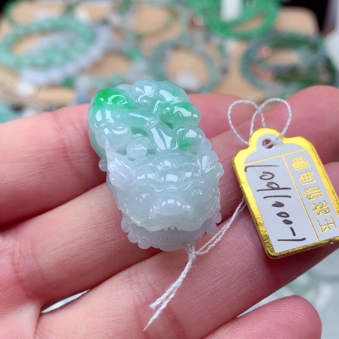 翡翠颈饰未镶嵌翡翠吊坠