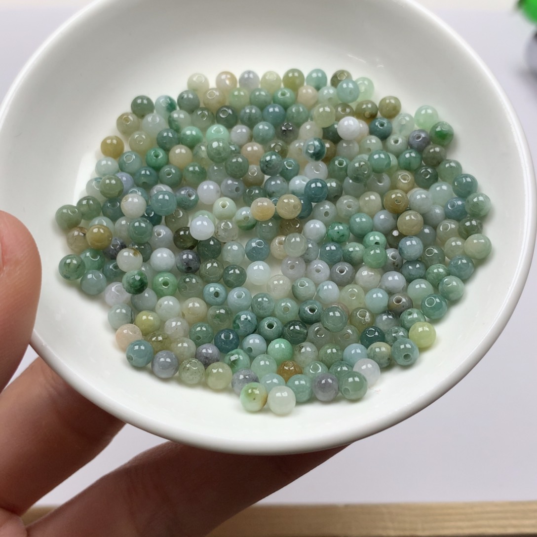 翡翠颈饰未镶嵌卡4。200颗。