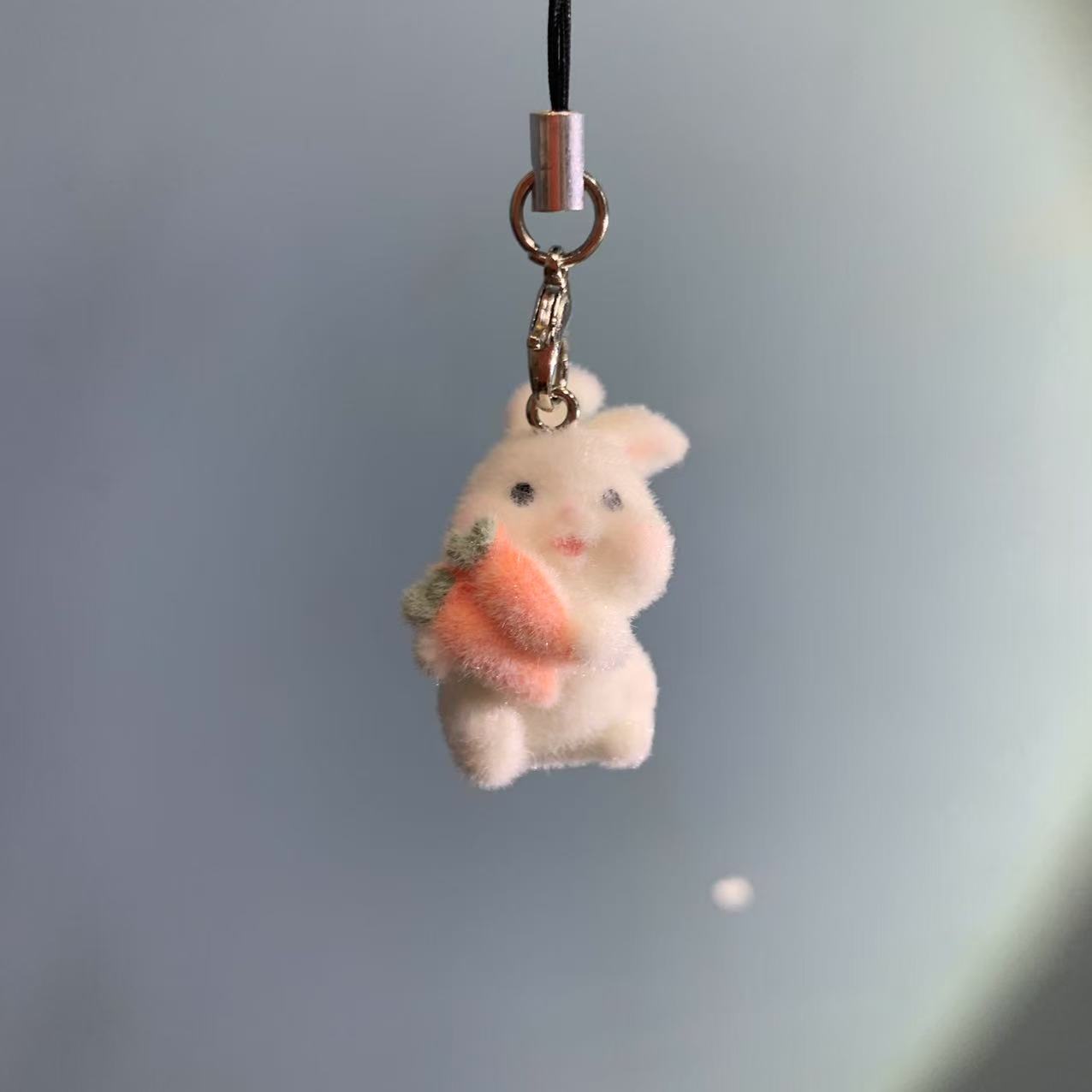植绒抱胡萝卜兔手机链挂件X02