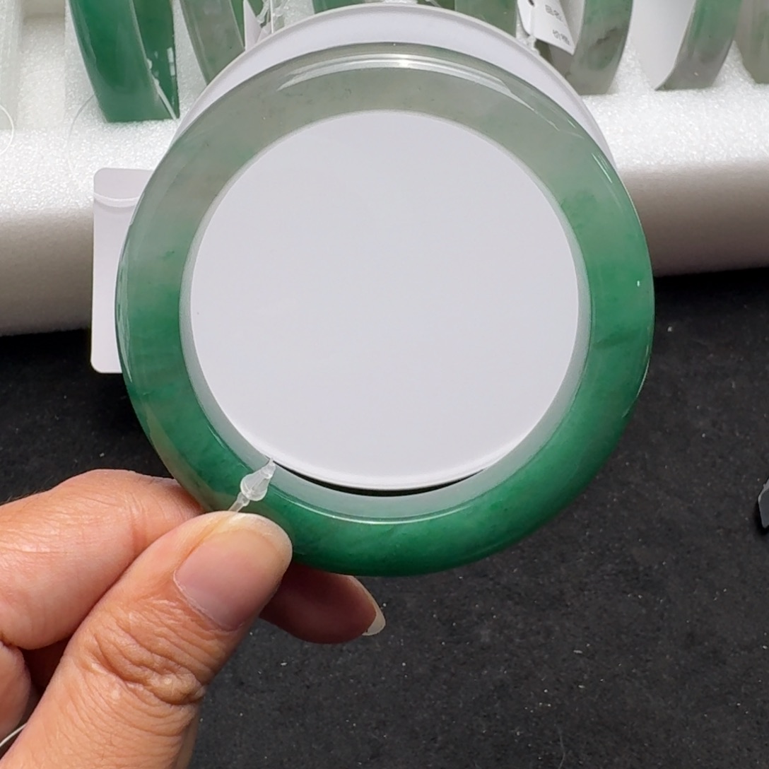 石英质玉（非洲翠）手镯未镶嵌58.2