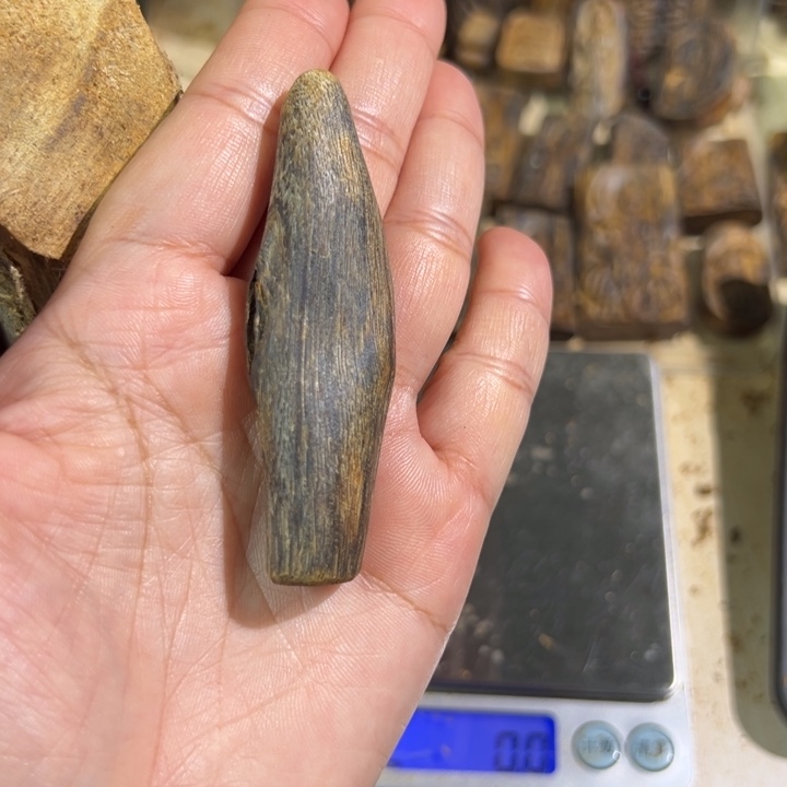 沉香吊坠紫棋楠沉香吊坠9.3克