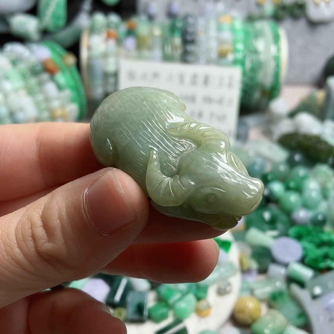 翡翠颈饰未镶嵌摆件