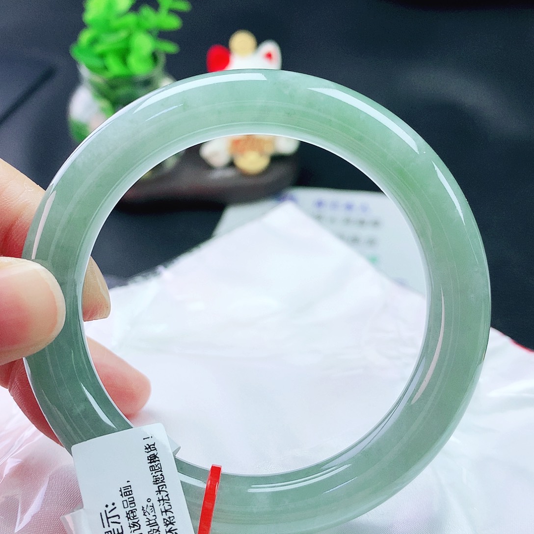 翡翠手镯未镶嵌57胖