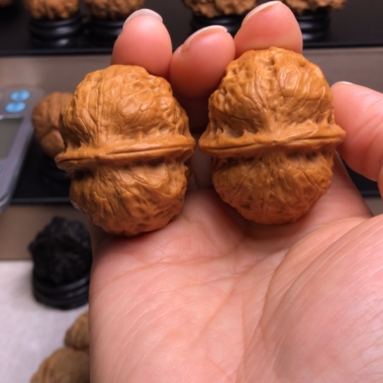 文玩核桃把件粗筋玉罗汉39