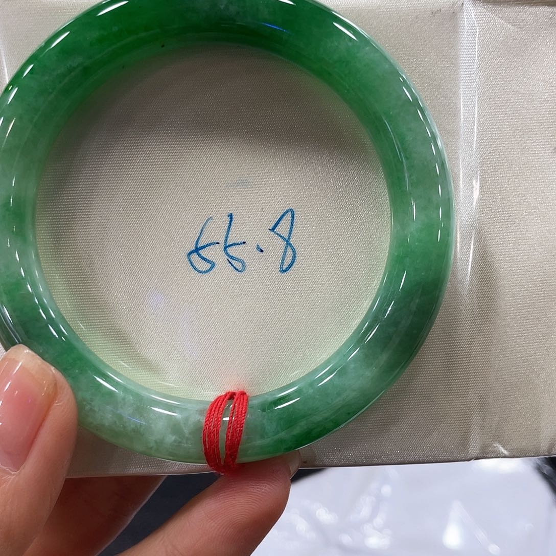 翡翠手镯未镶嵌翡翠手镯