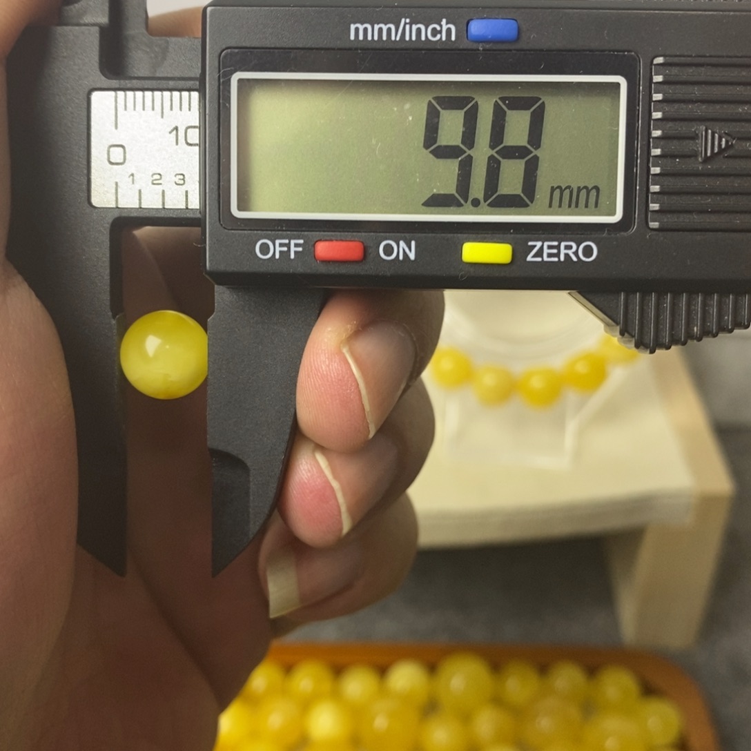 琥珀未镶嵌裸石微瑕单珠036