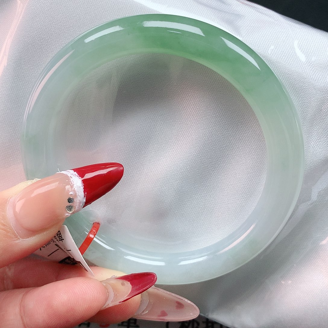 翡翠手镯未镶嵌54圈