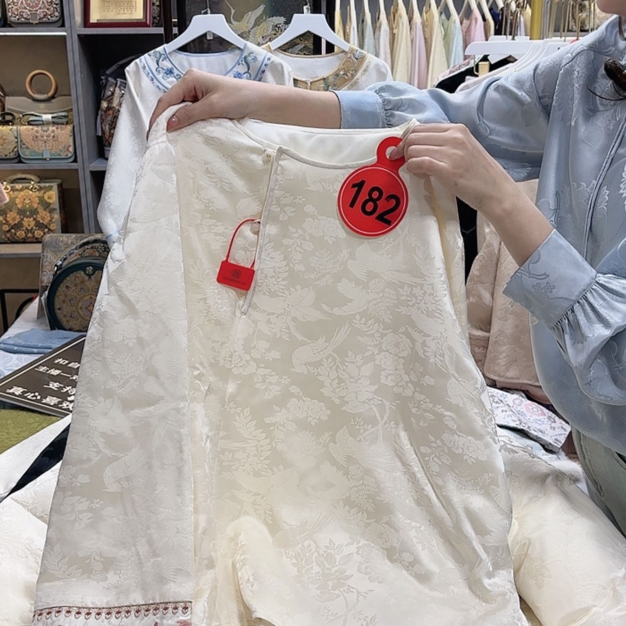 【闪购商品】织绣兰f g h f h g g f