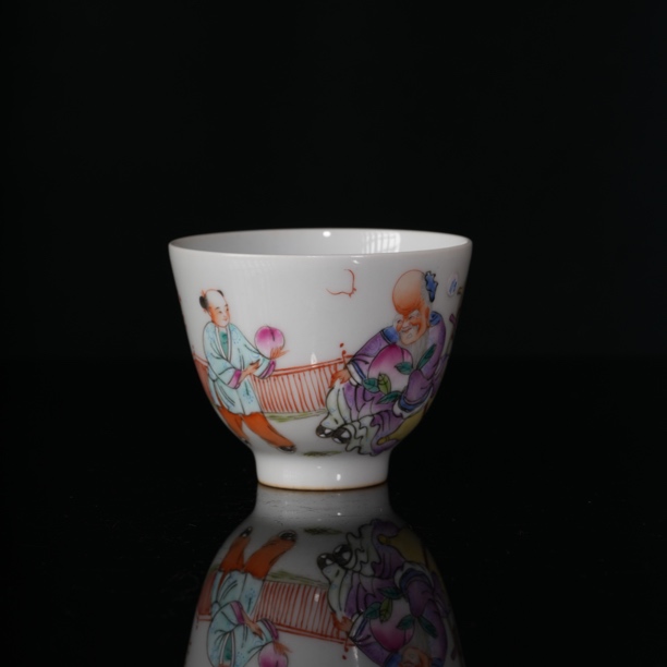 110粉彩寿星人物直口杯