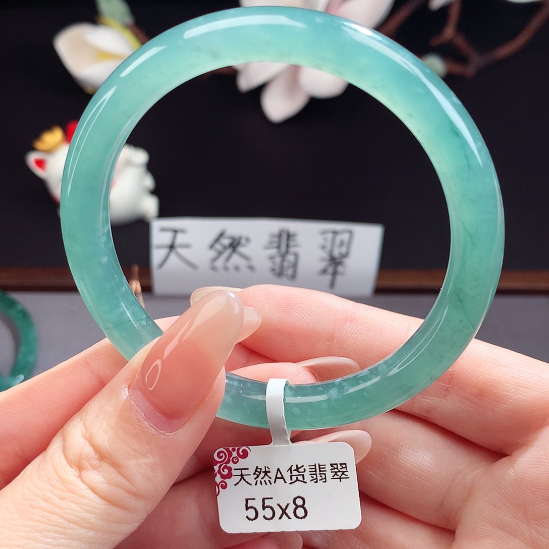 翡翠手镯（圆镯）未镶嵌水*