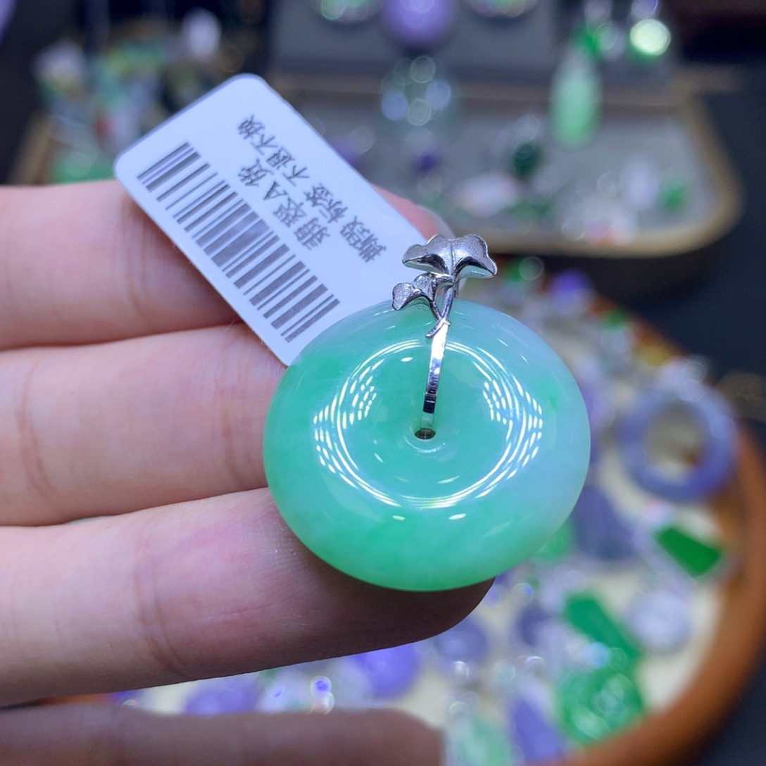 翡翠18K金镶嵌颈饰翡翠吊坠项链