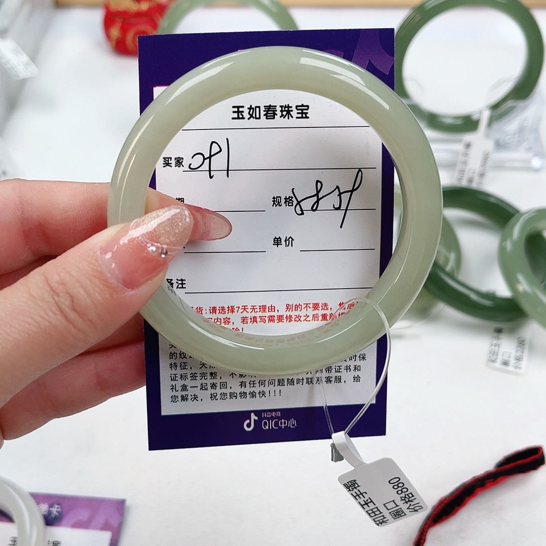 和田玉手镯未镶嵌