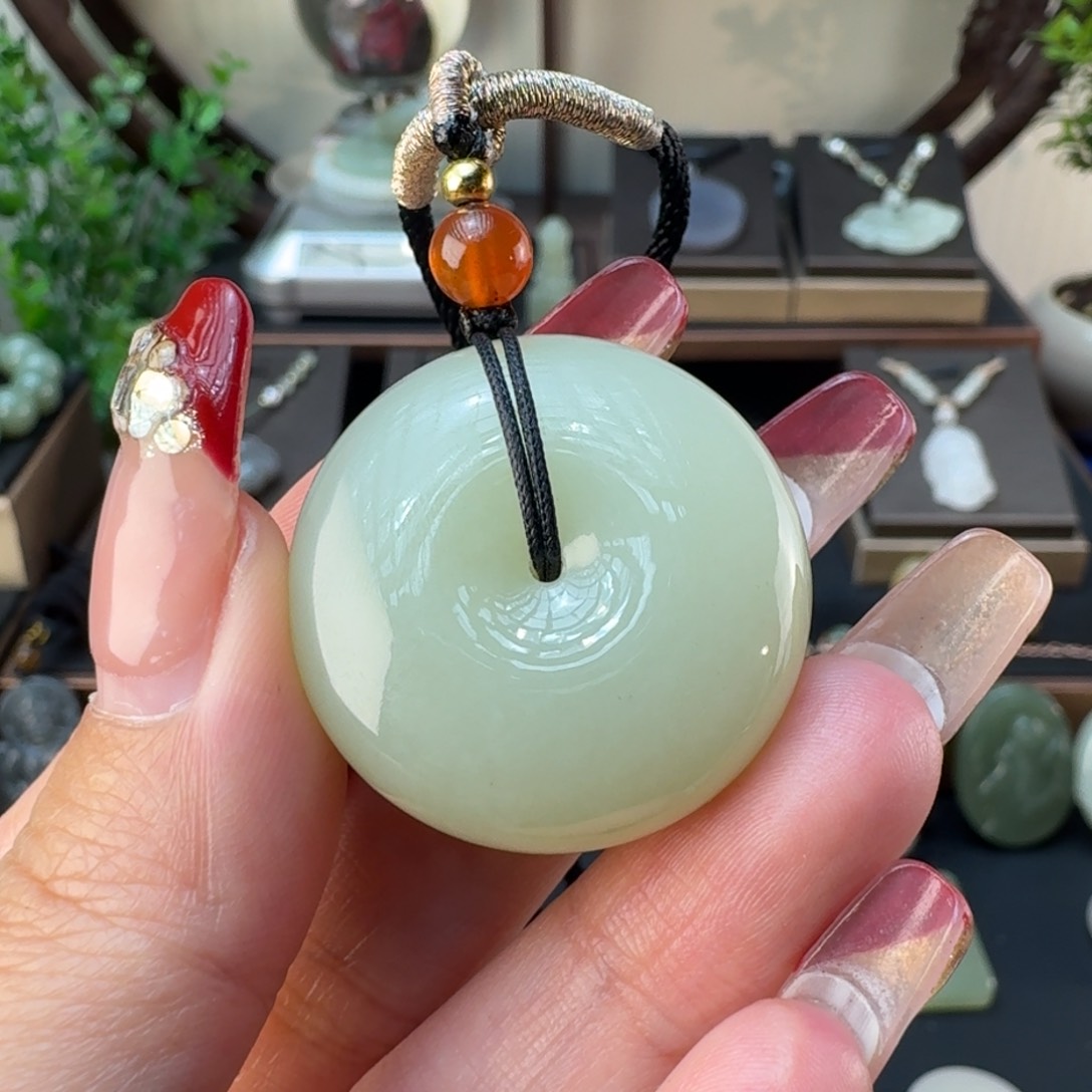 和田玉颈饰未镶嵌何**福