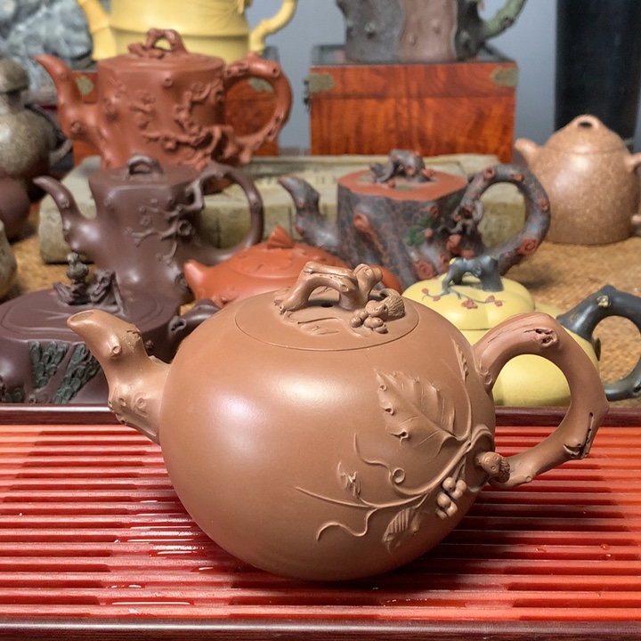 紫砂茶壶松鼠葡萄工艺师作品