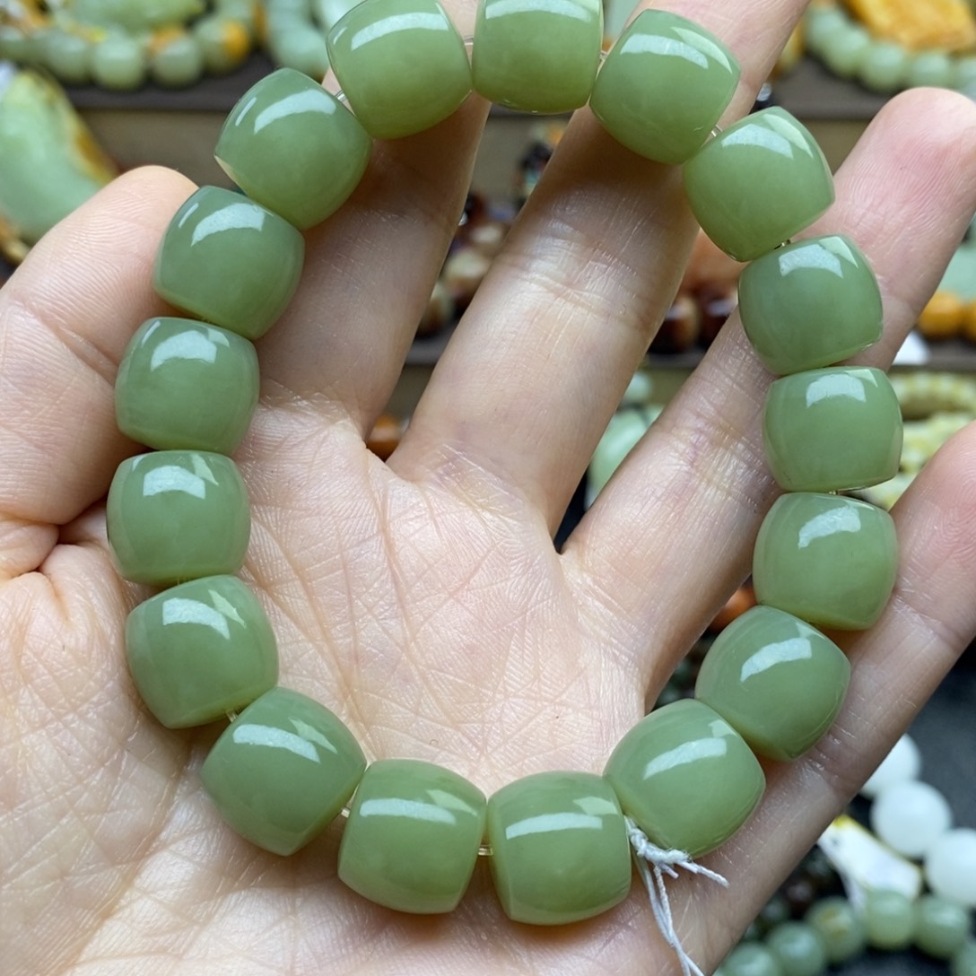 透闪石质玉未镶嵌手串