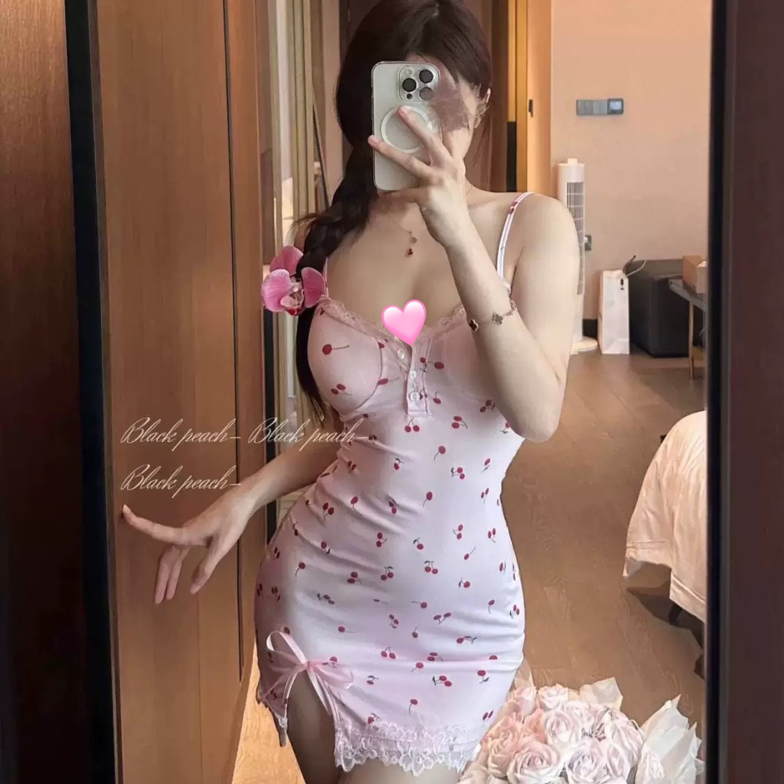 蜜桃【小樱桃】纯欲风性感吊带胸垫花边轻奢甜美可爱吊带睡裙