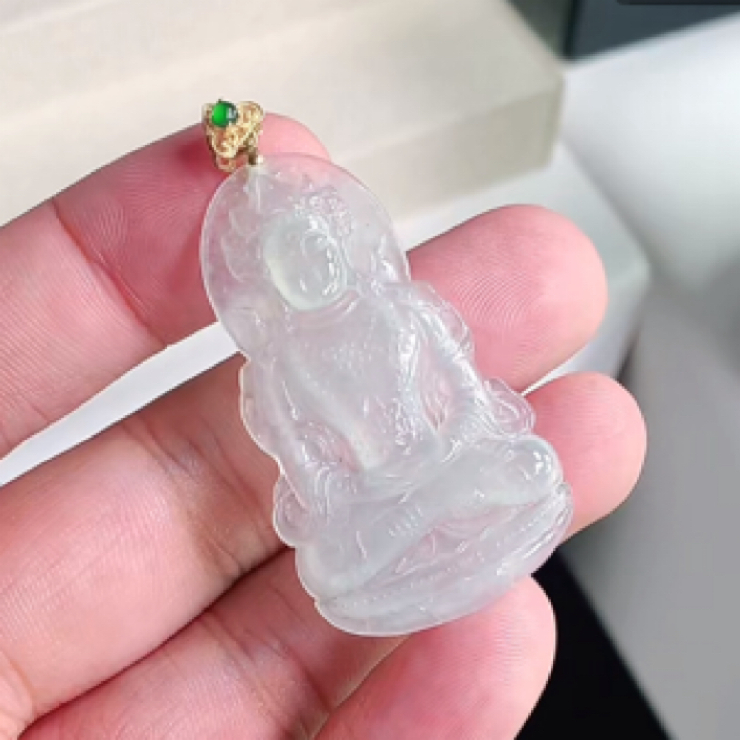 缅甸天然翡翠吊坠