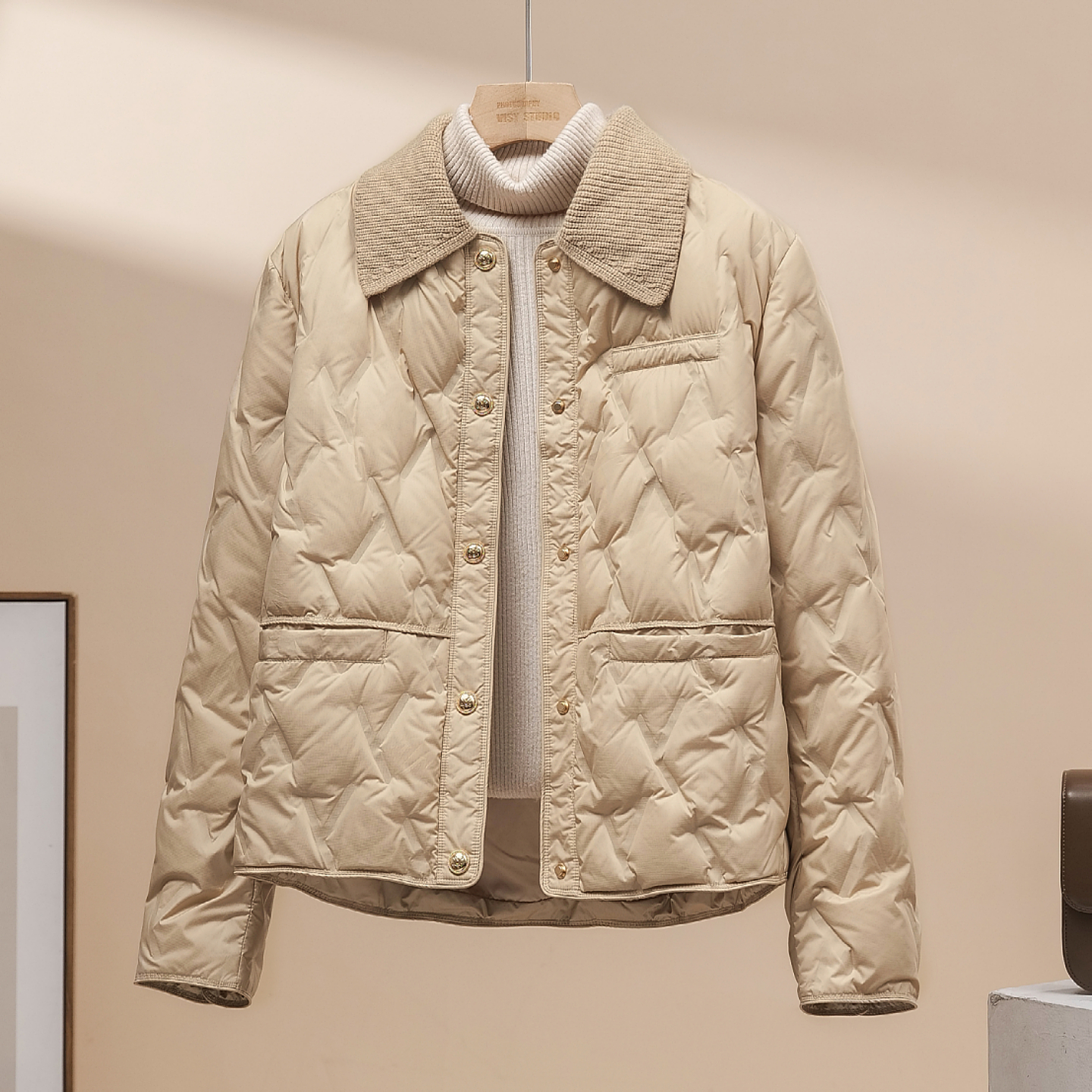 简约时尚轻薄羽绒服女短款2025年冬季新款休闲气质小香风爆款外套