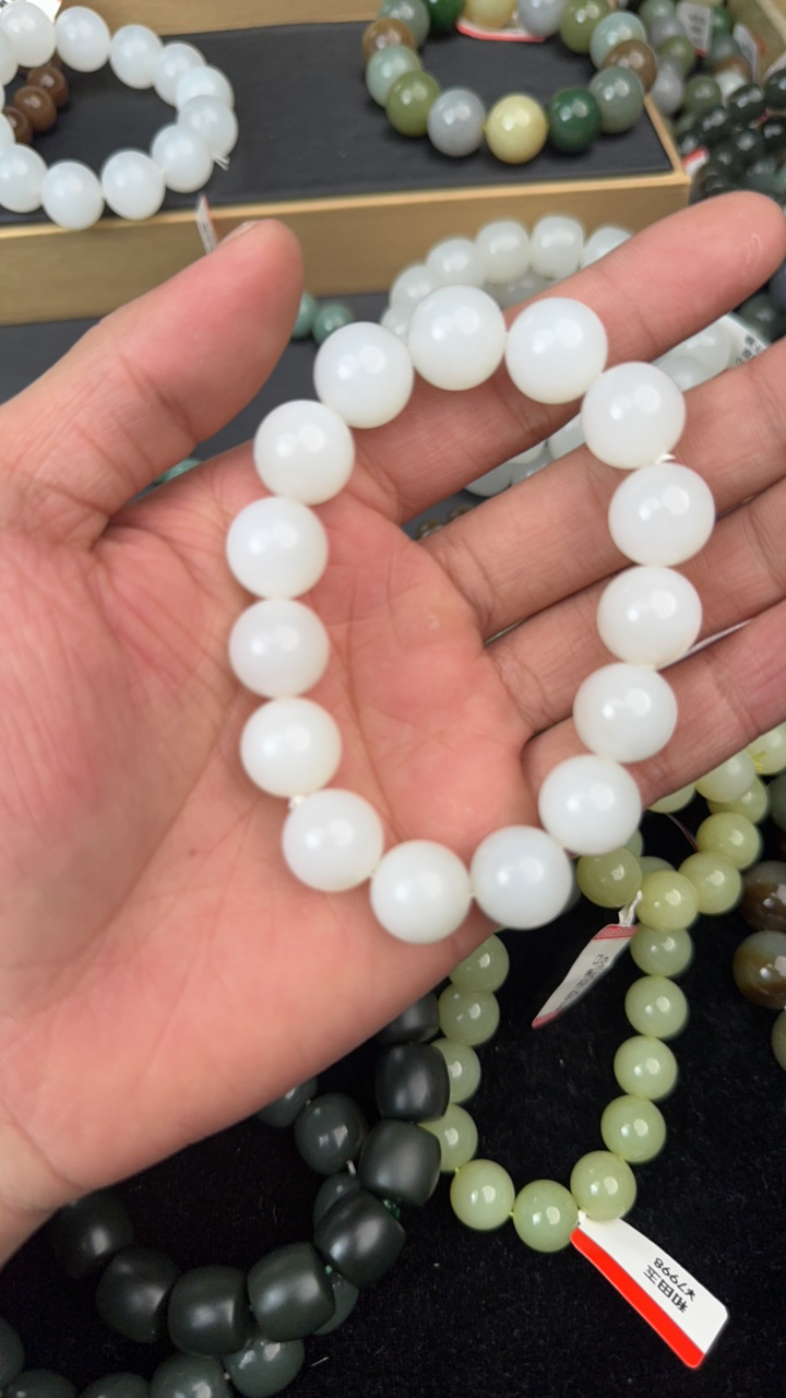 纯天然新疆和田玉且末天泰14mm