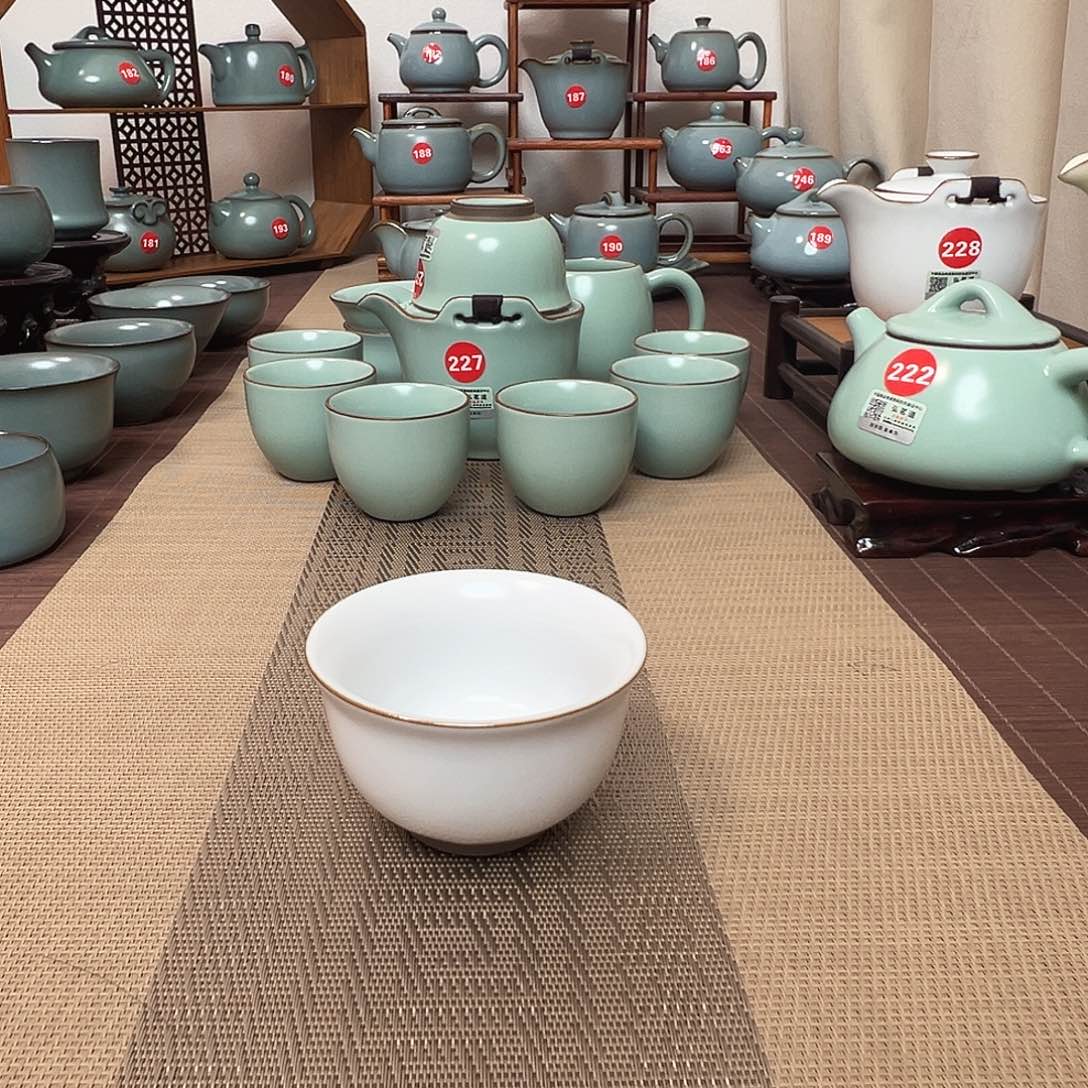 瓷片。。。。。。。。。。。。。