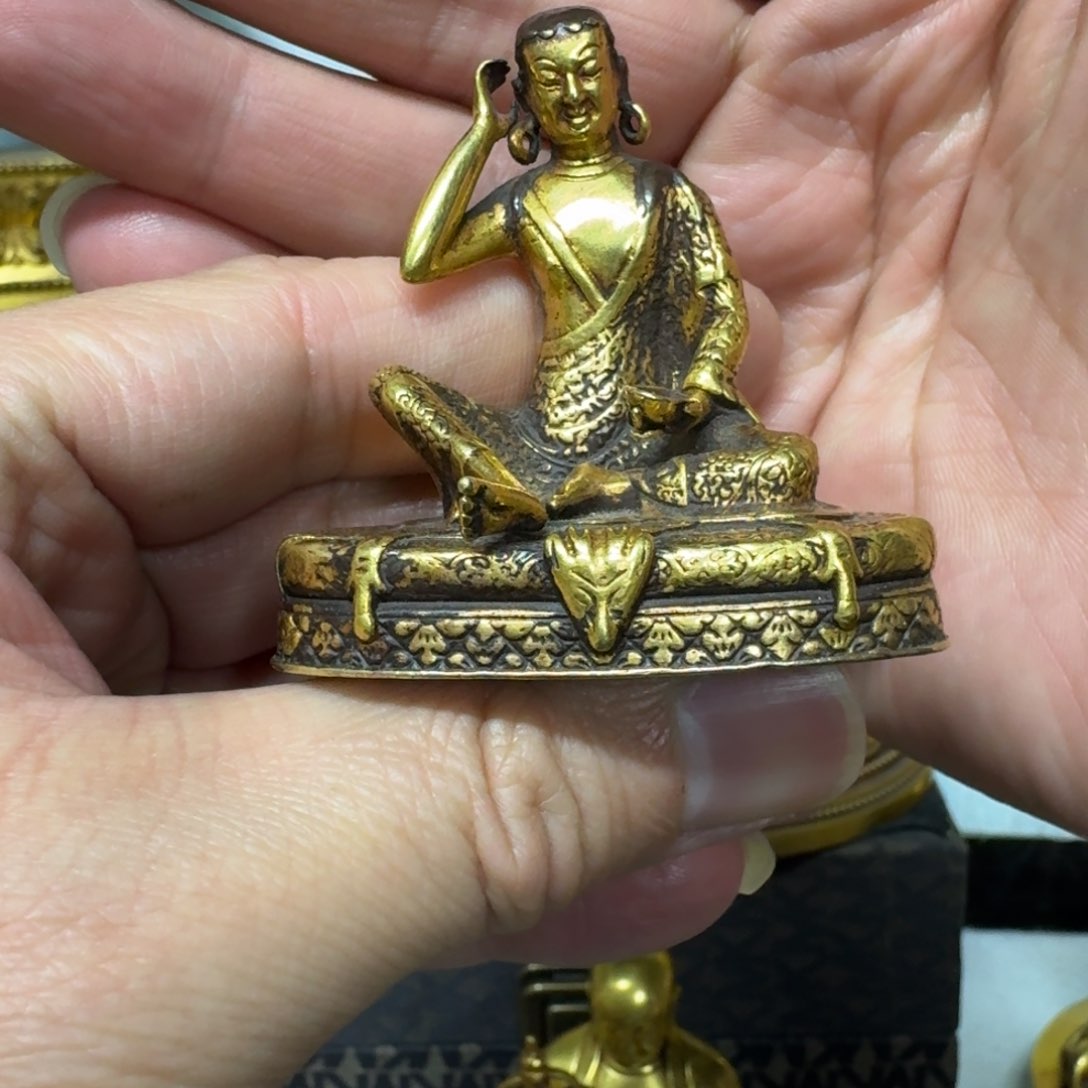 京门圜铜鎏金的米拉热巴