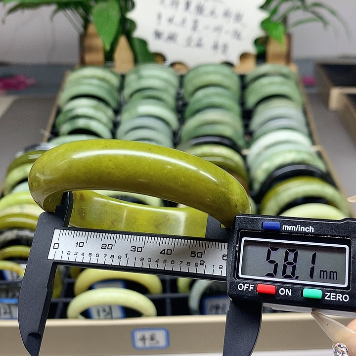 未镶嵌蛇纹石玉手镯151