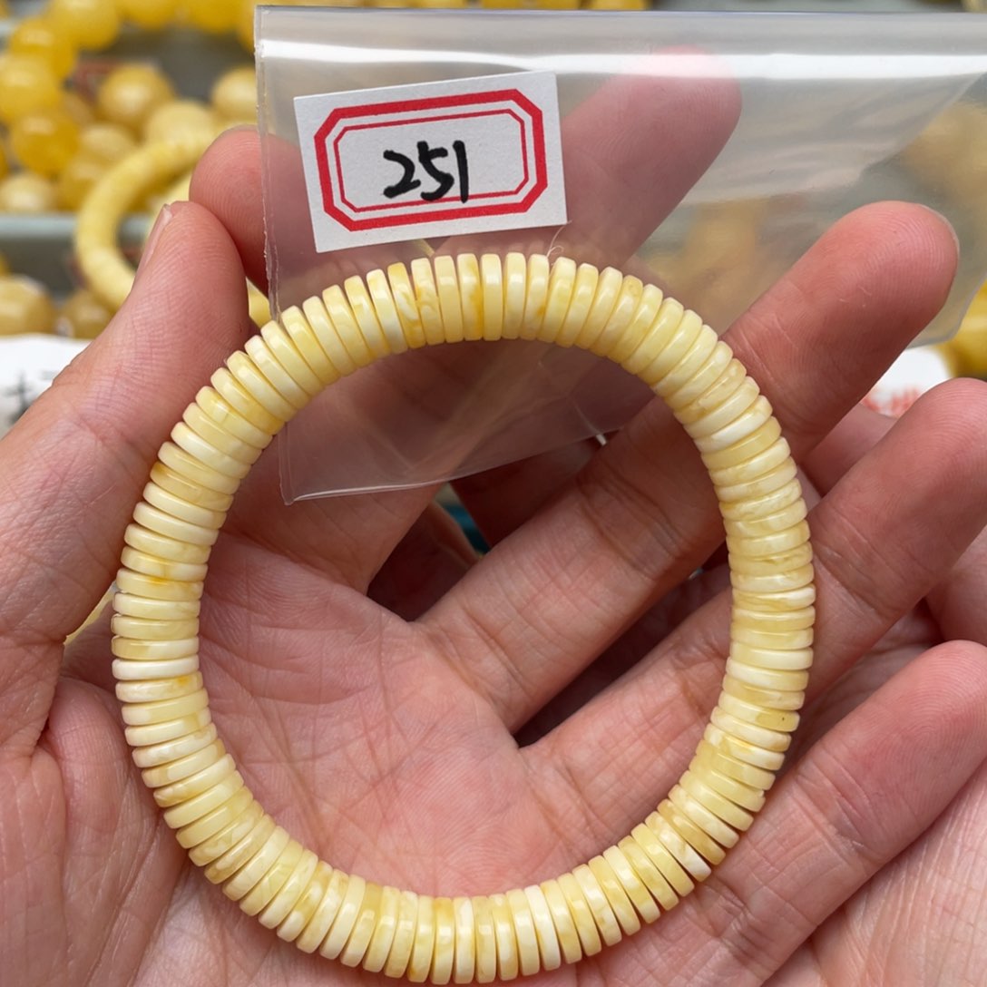 蜜蜡裸石未镶嵌8+药片手串