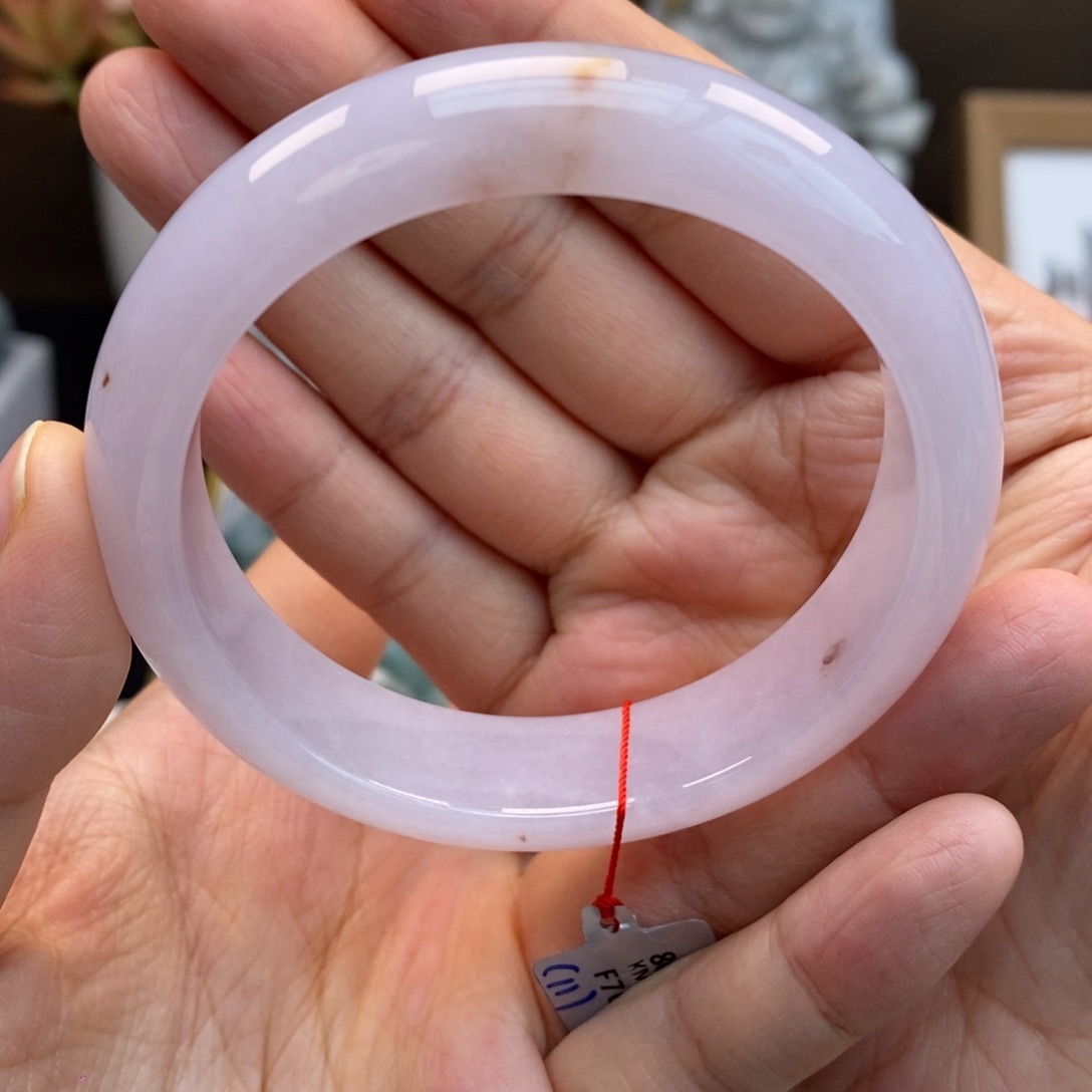翡翠手镯未镶嵌晶*?天然