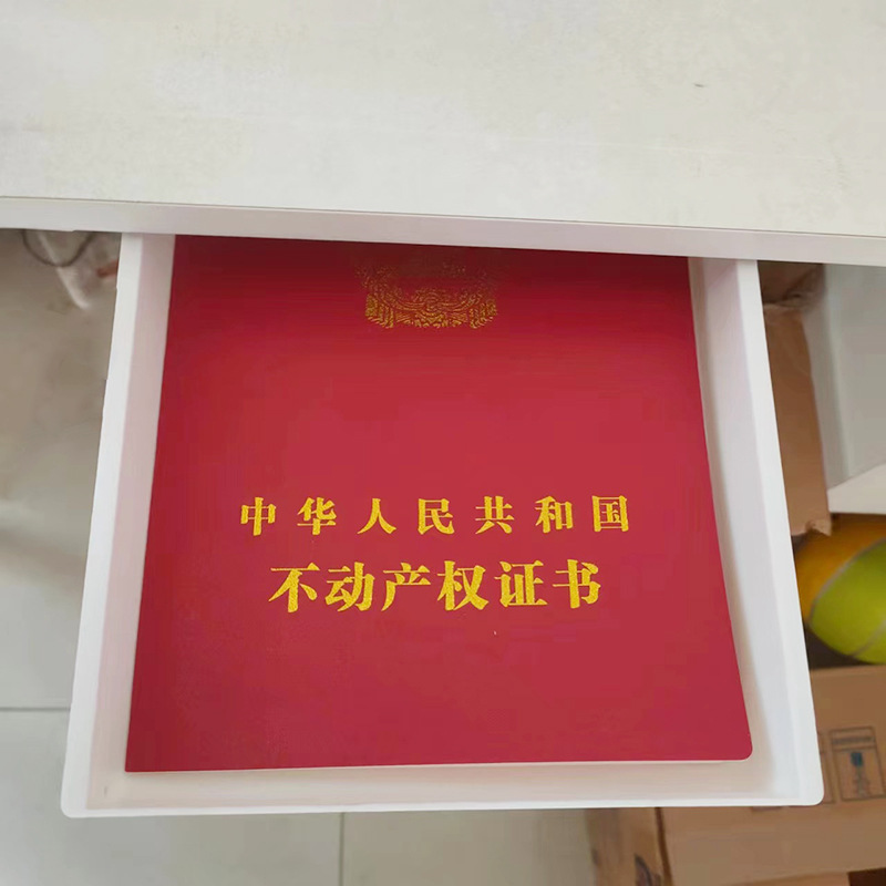 隐藏式桌下粘贴免打孔塑料盒学生文具收纳整理暗盒办公用品