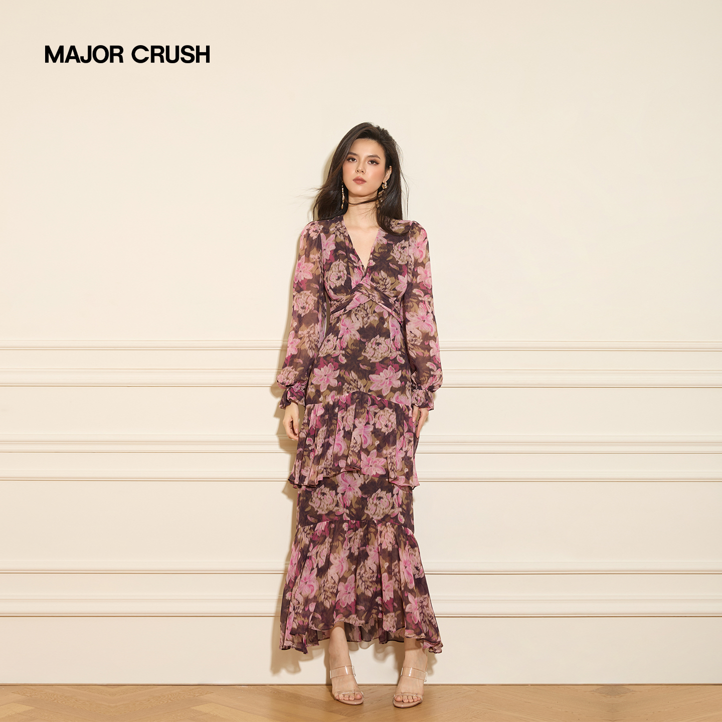 MAJOR CRUSH法式秋款海棠墨影轻奢印花浪漫度假风V领连衣裙7371