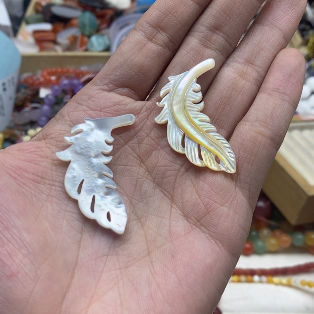 玛瑙/玉髓未镶嵌珠宝半成品一个天然蝶贝树叶羽毛