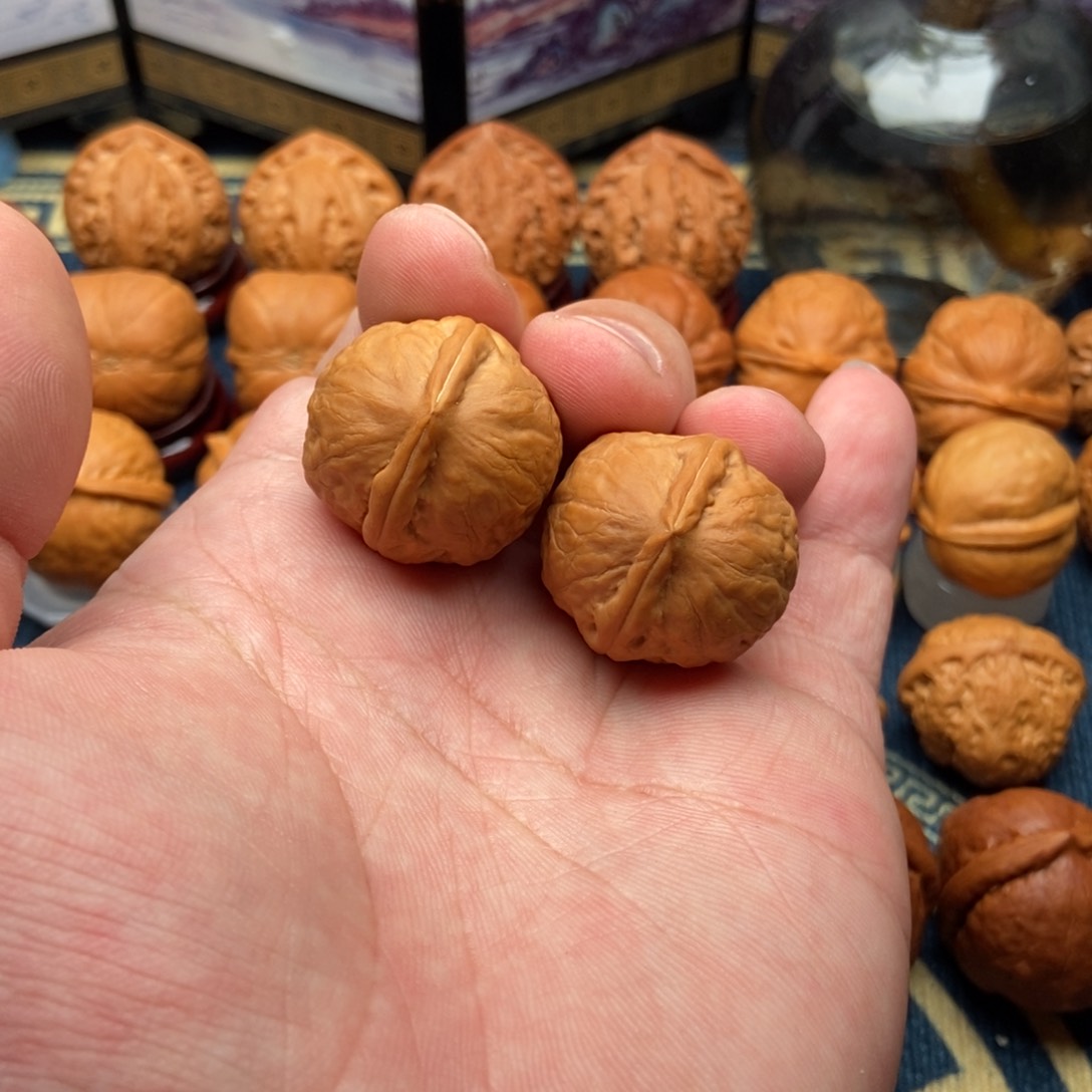 文玩核桃把件黄****）小佛肚