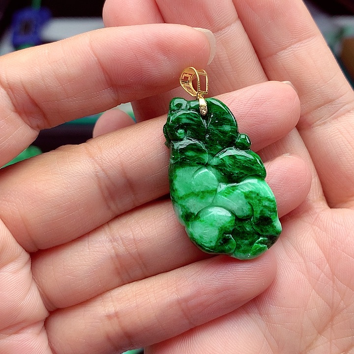 翡翠颈饰18K金镶嵌翡翠