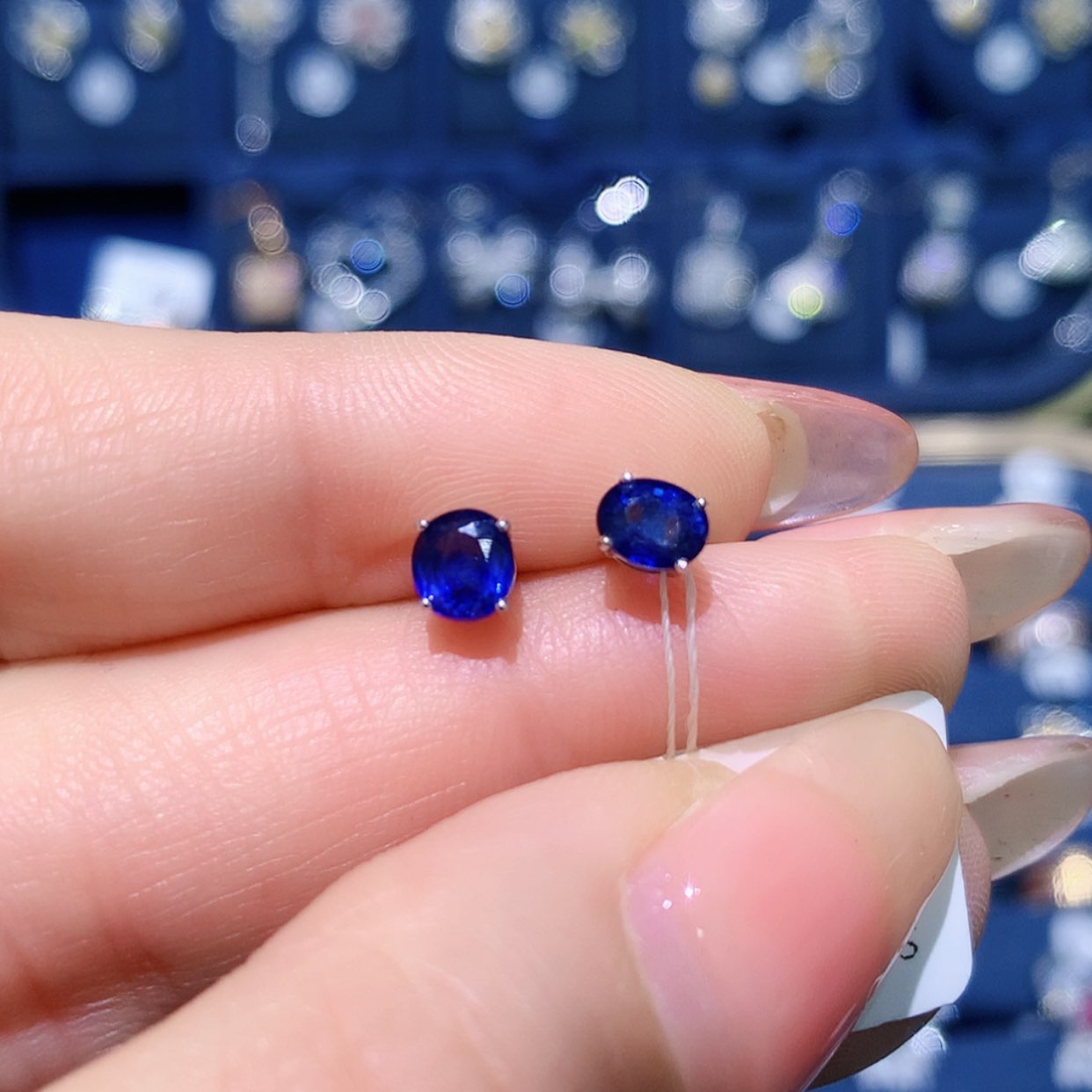 【闪购商品】蓝宝石耳钉18K金镶嵌耳钉