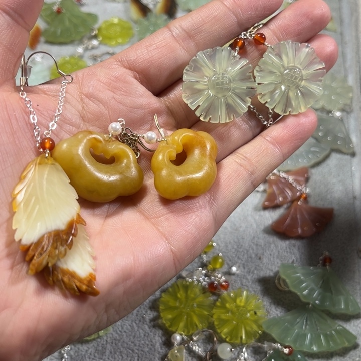 蛇纹石玉耳饰未镶嵌