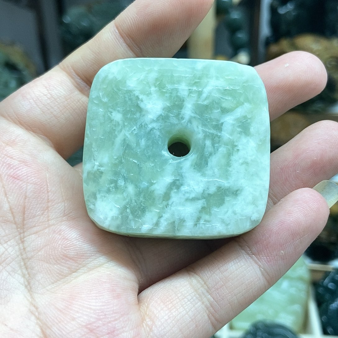 蛇纹石玉车挂未镶嵌一****周