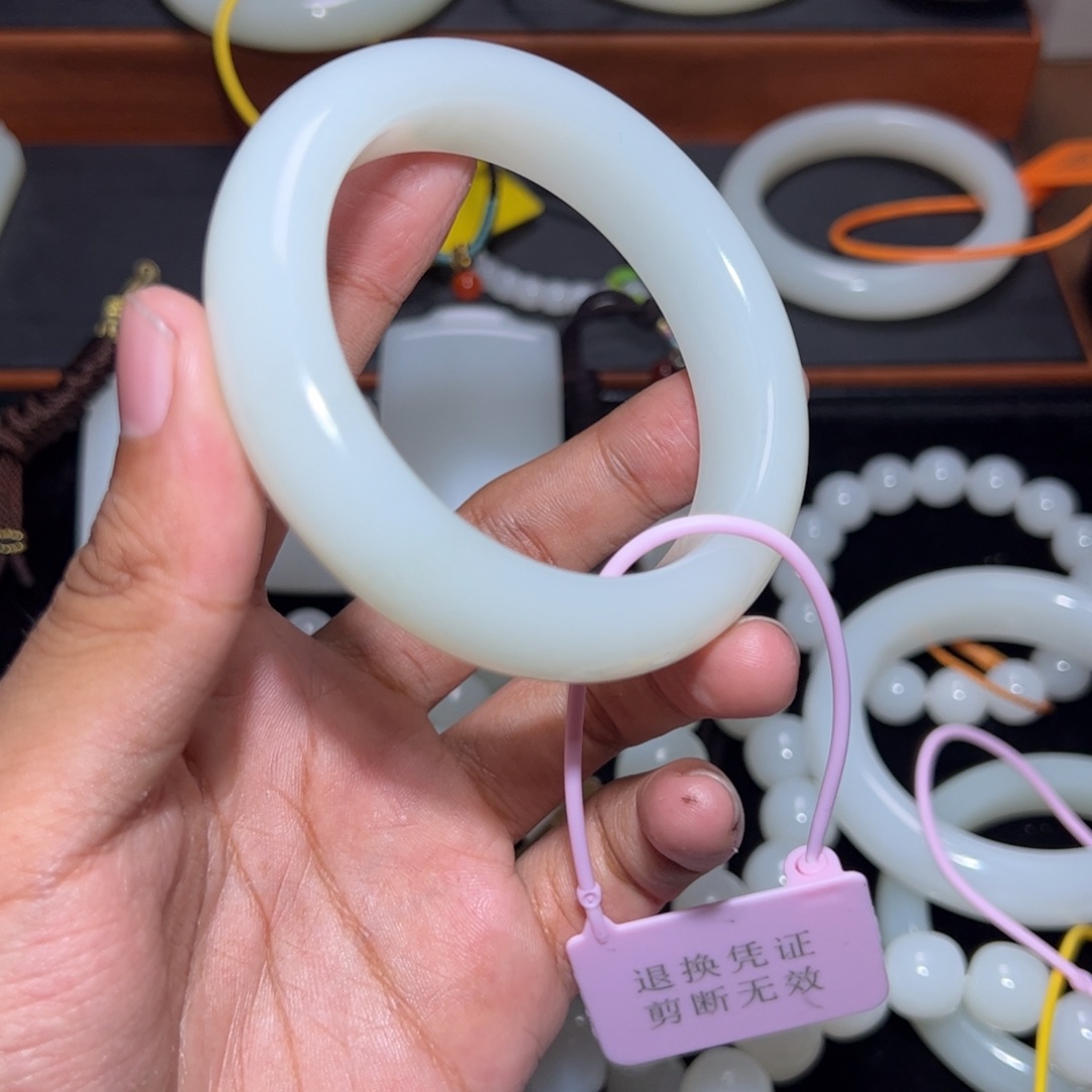 深***涟和田玉未镶嵌手链