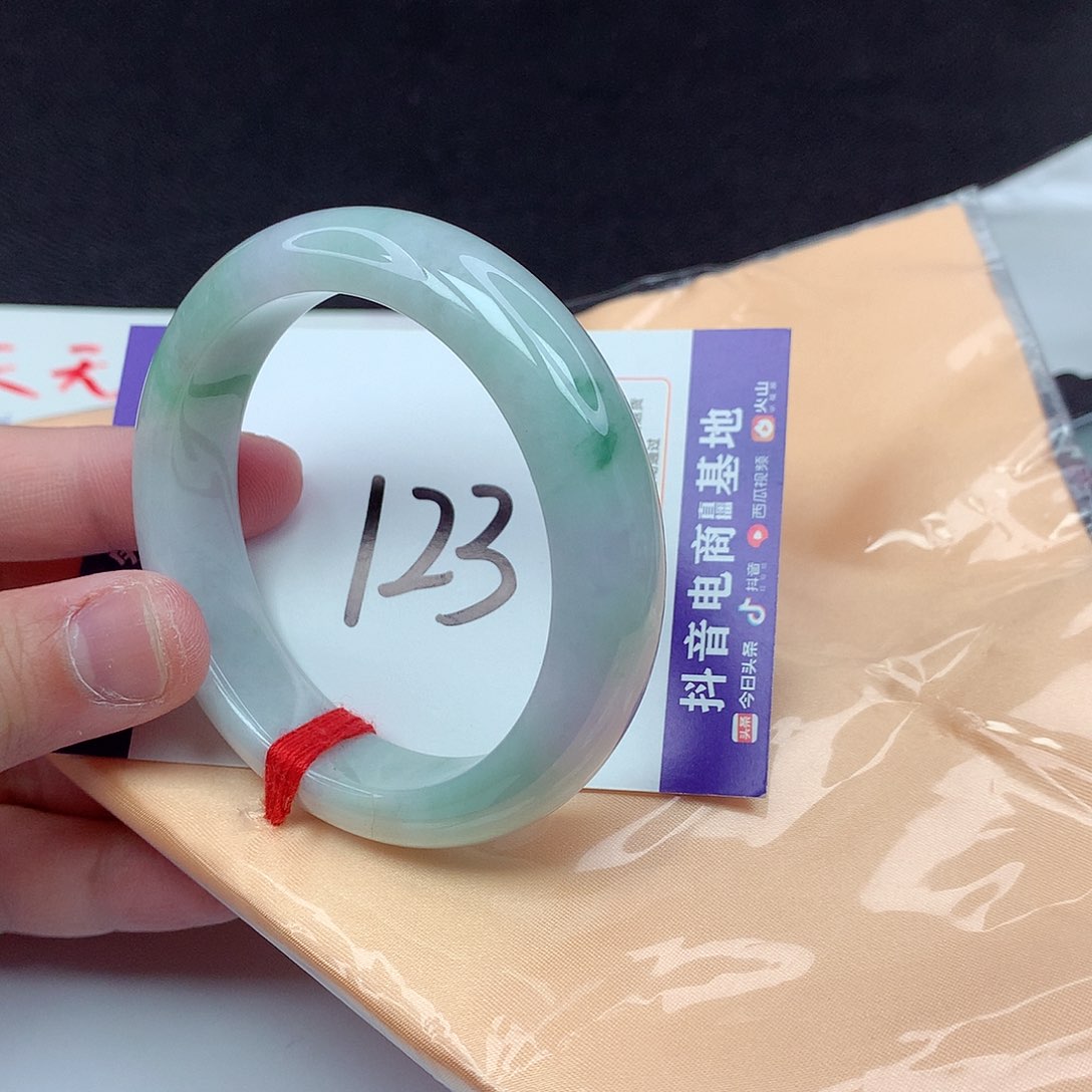 【闪购商品】翡翠手镯未镶嵌55正圈99