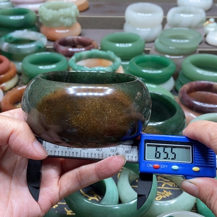 石英质玉手镯未镶嵌