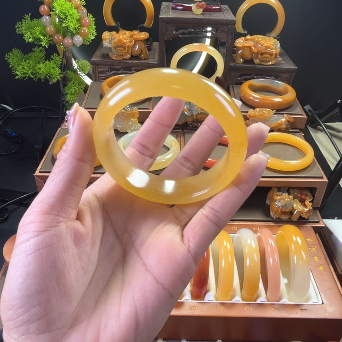 未镶嵌手镯石英质玉