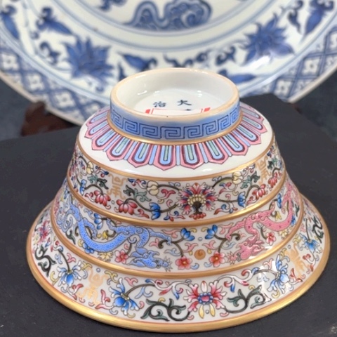 安**活一个粉彩龙纹寿字碗