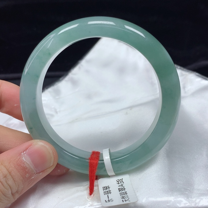 翡翠手镯（圆镯）未镶嵌56.3