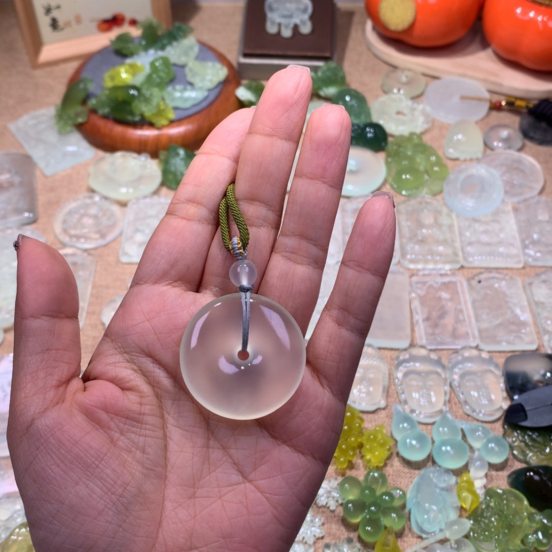 想***人蛇纹石玉未镶嵌颈饰