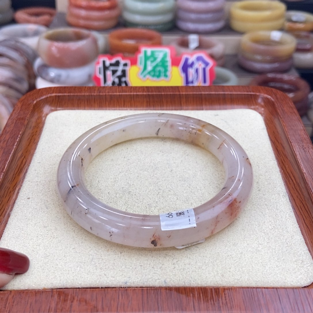 石英质玉手镯未镶嵌