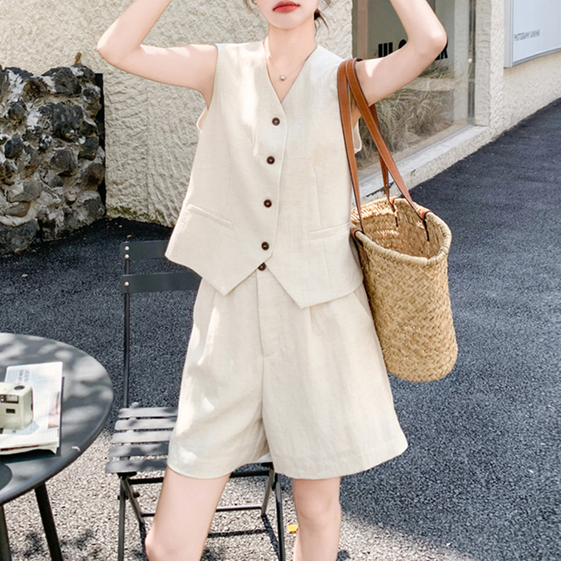 2025夏季大方得体穿搭一整套女高级感老钱风马甲高腰短裤两件套装