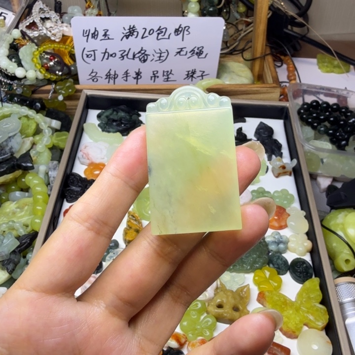 蛇纹石玉未镶嵌颈饰