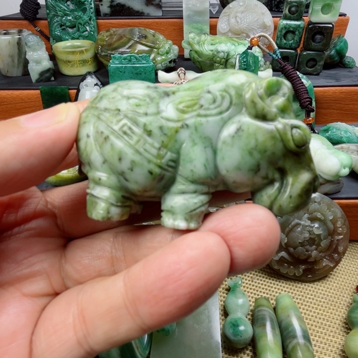 独山玉未镶嵌珠宝半成品