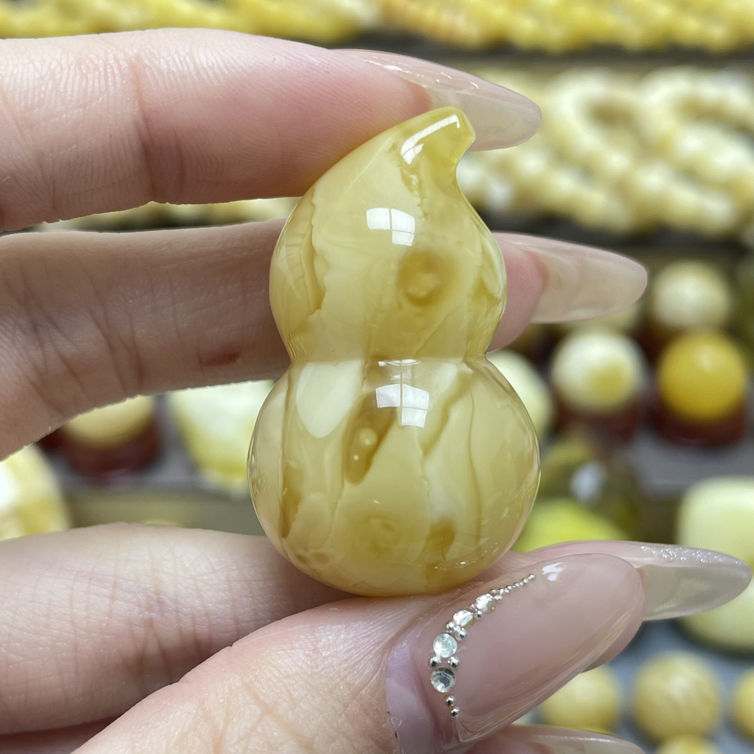 段掌柜臻选· 39.1*23.5mm天然原矿蜜蜡金妖溶洞葫芦吊坠