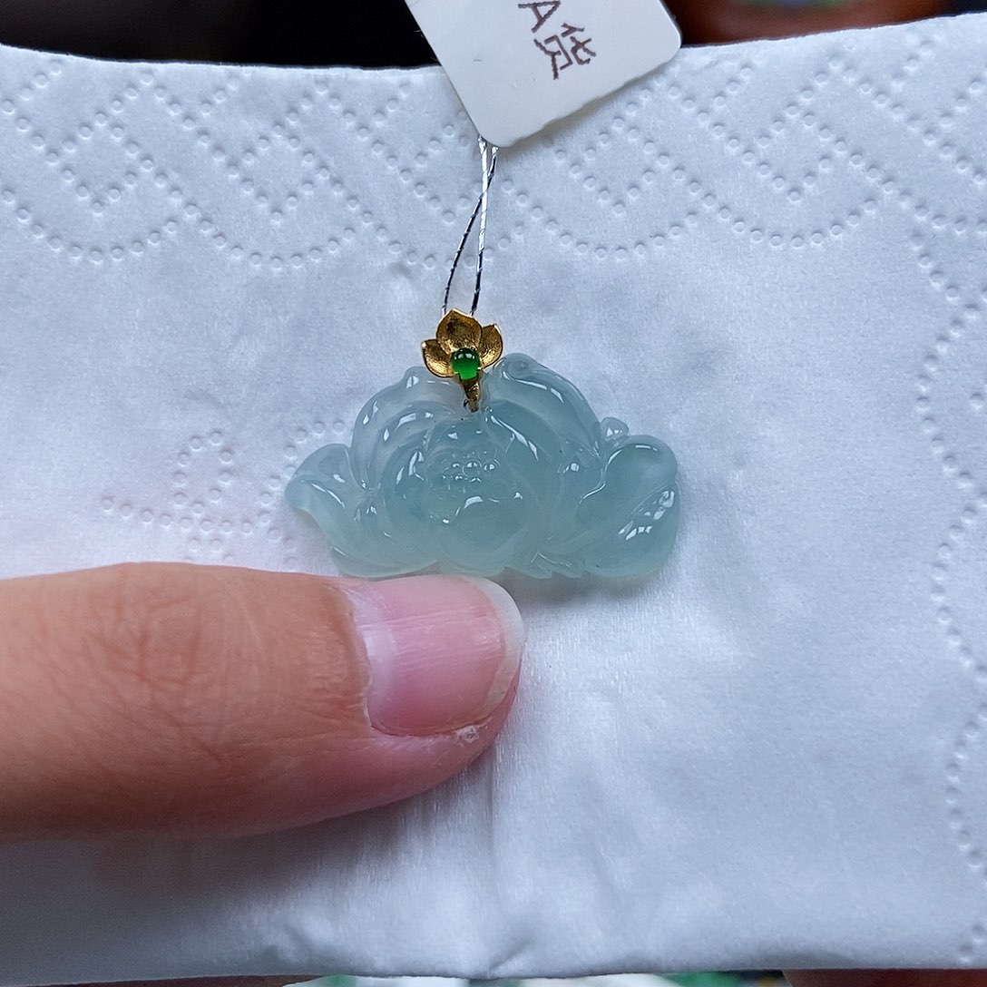 18K金镶嵌挂件翡翠闪